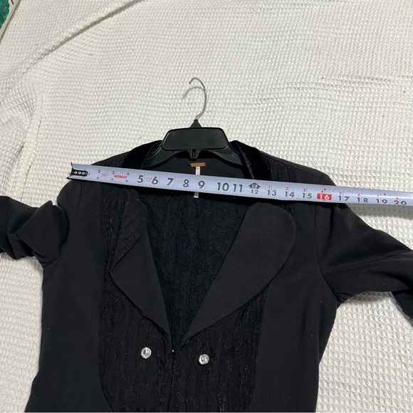 Free People Crop Tuxedo Blazer Jacket Black Lace Velvet Boho Grunge Goth Sz 4 - Picture 4 of 15